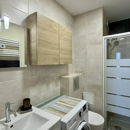 4 Pers Avec Terrasse, Clim, Parking A 200m De La - Fr-1-529-30 Apartment