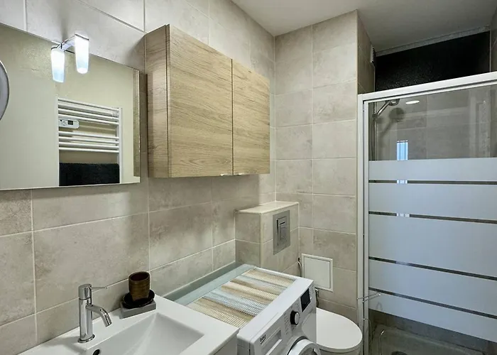 4 Pers Avec Terrasse, Clim, Parking A 200m De La - Fr-1-529-30 Apartment